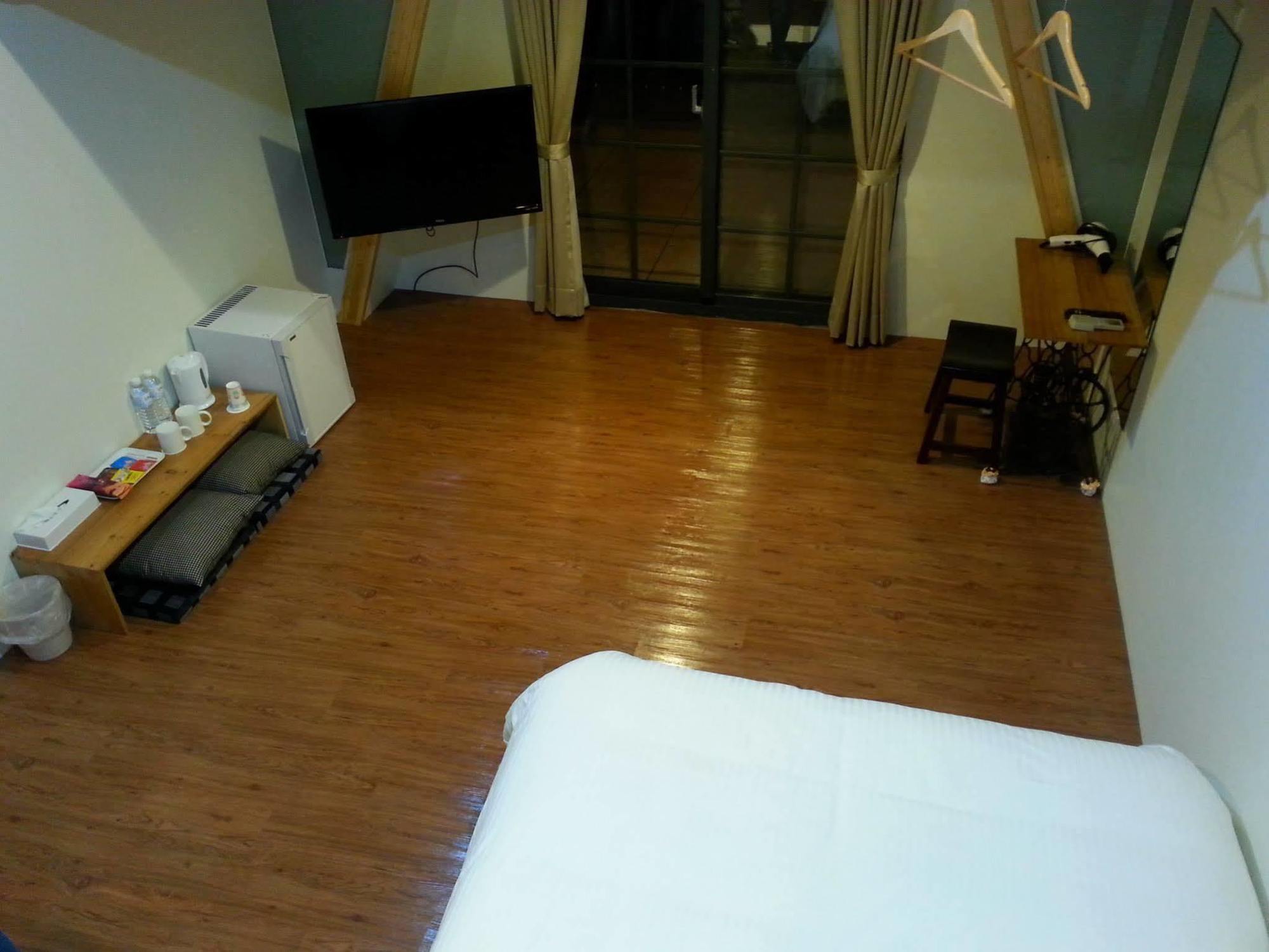 Artisan Hostel Toucheng Exterior photo